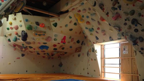 新潟県のクライミング施設「クライミング＆ボルダリング リトルフォレスト」